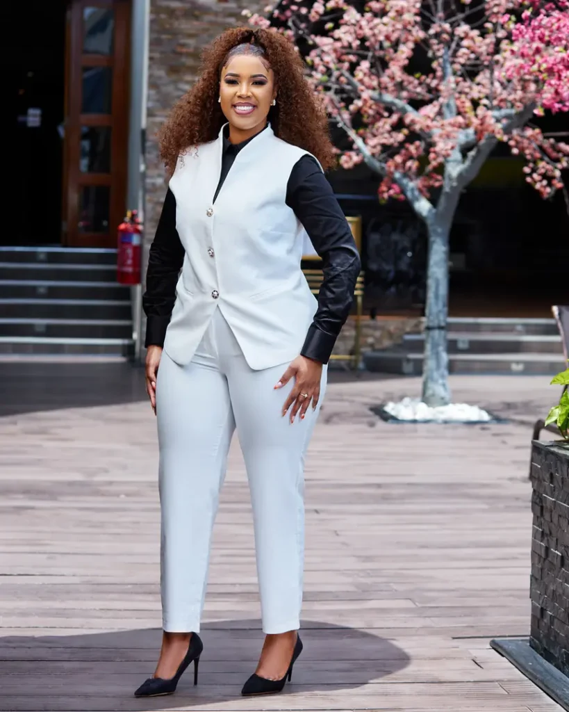 Ivory Command Suit – Grace, Contrast, and Commanding Elegance