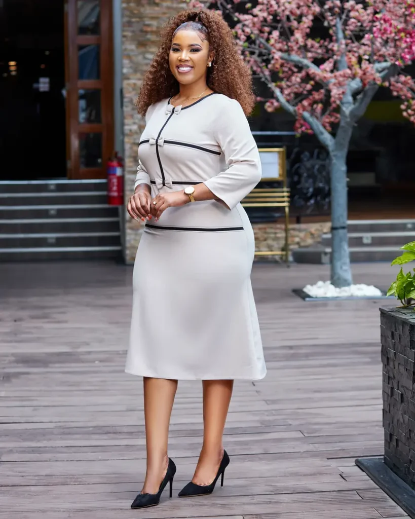Ivory Grace Midi Dress – Effortless Sophistication for the Modern Woman
